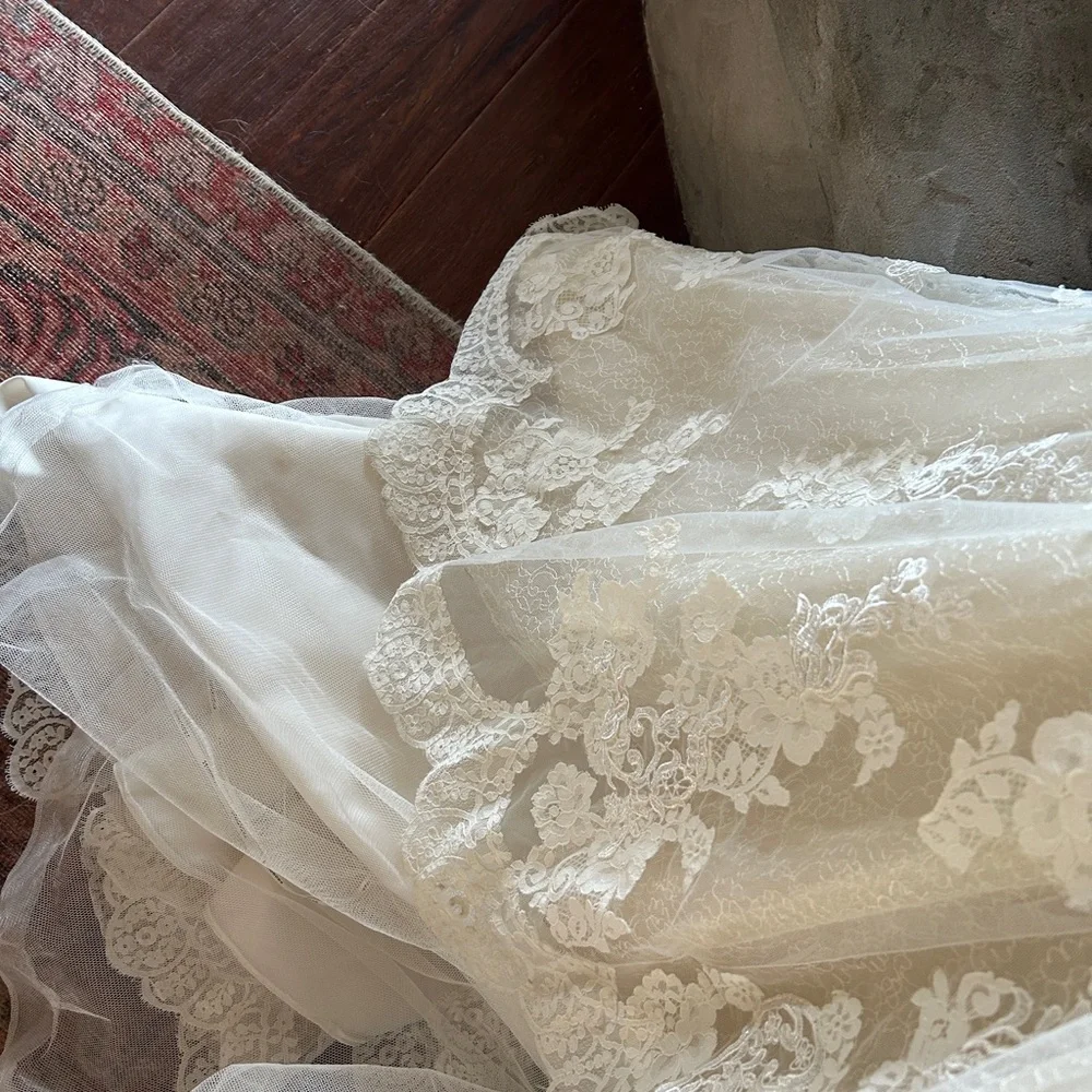 Pronovias Elegant Lace Wedding Dress size us 8 - Picture 7 of 11